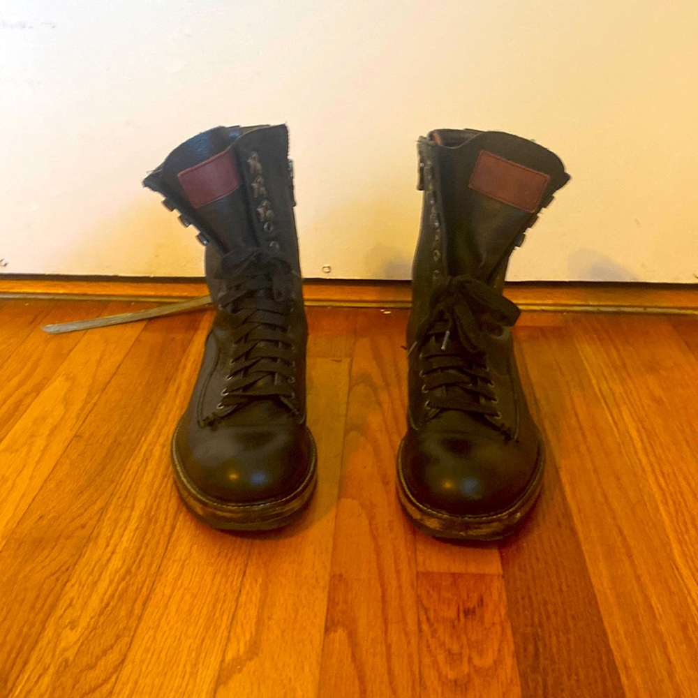 John Vatos black leather combat boots. Pre-owned and I’m great condition